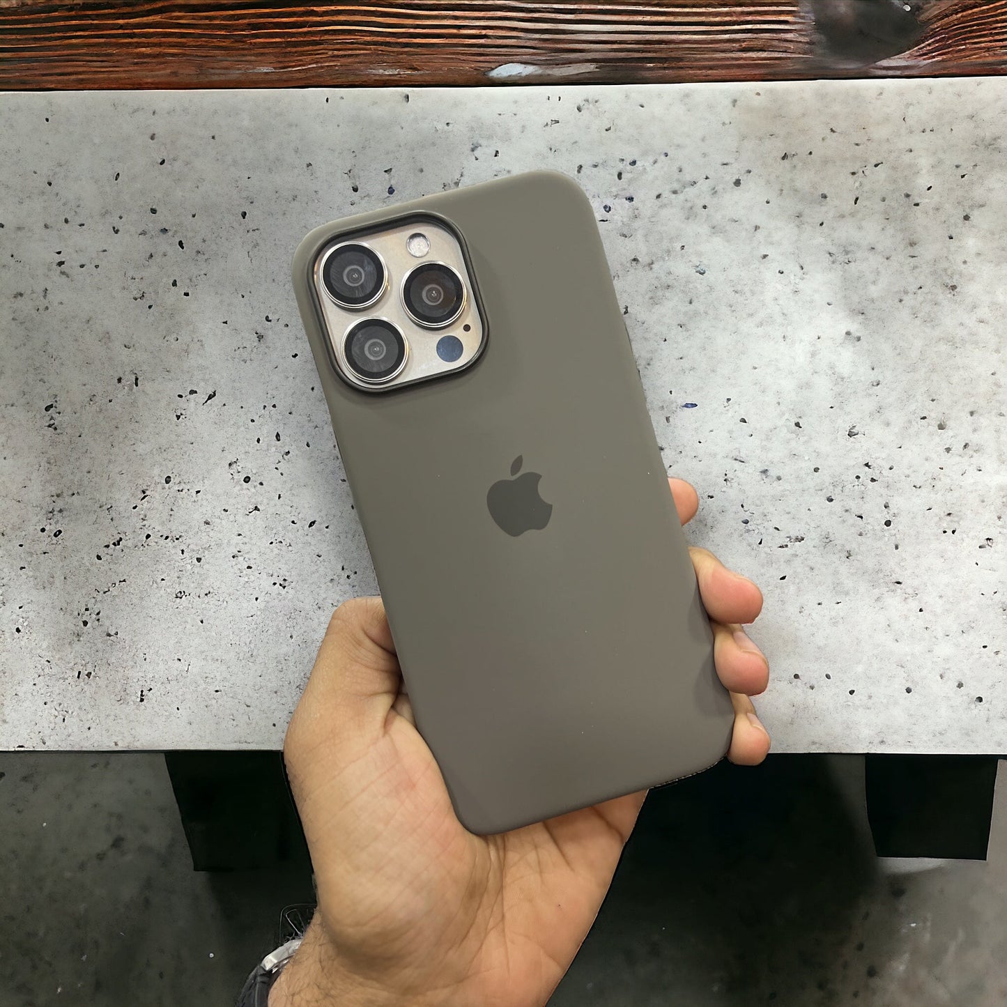 TITANIUM MAGSAFE SILICON CASE